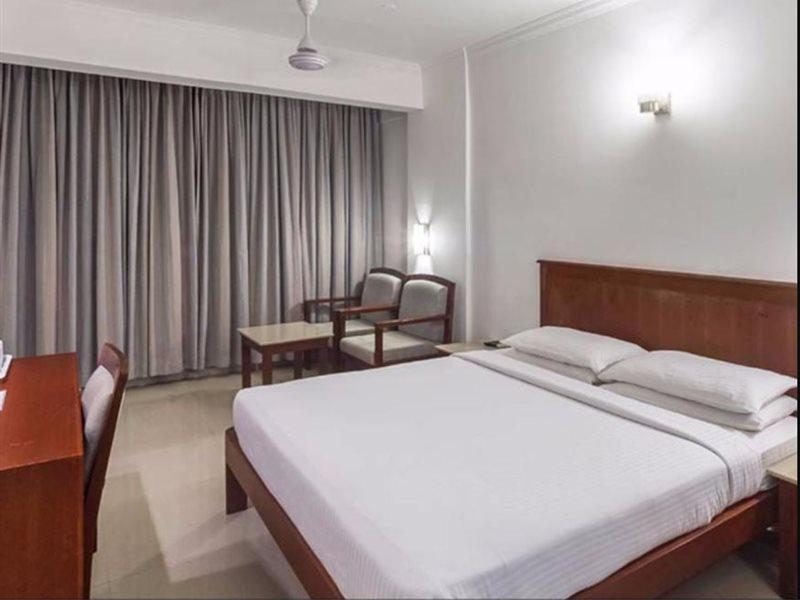 Pooram International Hotel Thrissur Ngoại thất bức ảnh