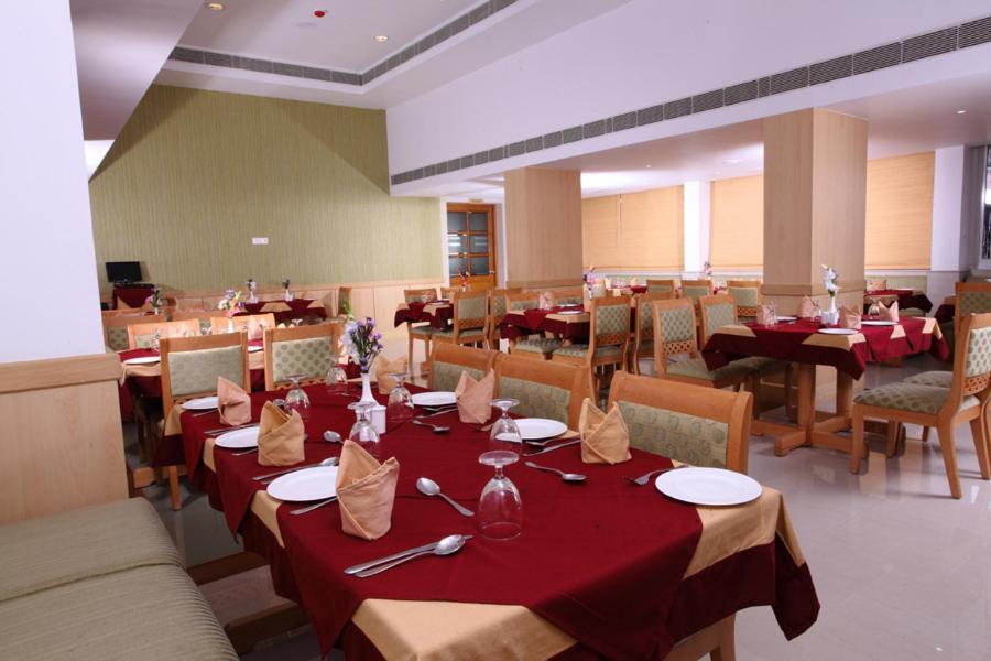 Pooram International Hotel Thrissur Ngoại thất bức ảnh
